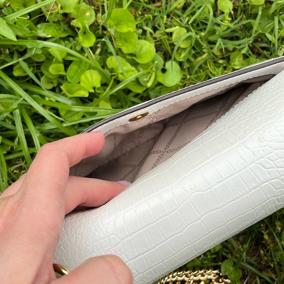 MK MICHAEL KORS Heather Large Studded Crocodile Embossed Leather Shoulder Bag - Picture 16 of 16